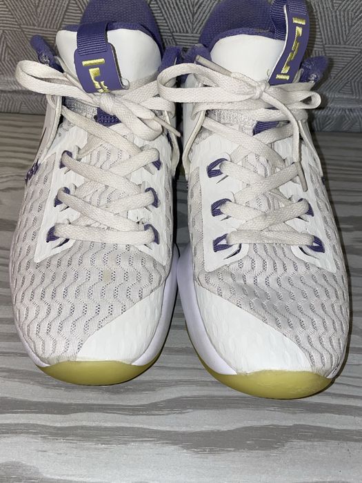 Nike LeBron 5 whitness