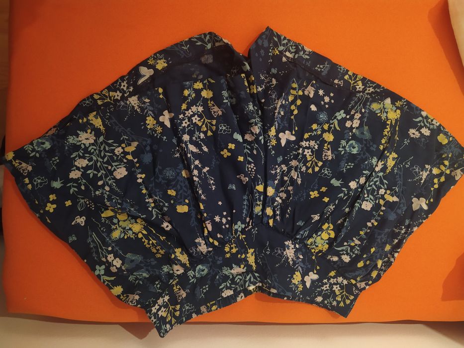 Calções e camisa branca menina