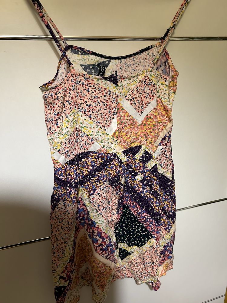Kolorowa sukienka z wycięciami 36 H&M