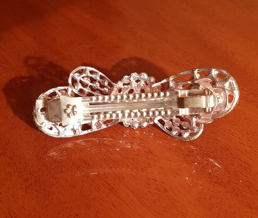 Заколка-автомат в виде банта  Подарок