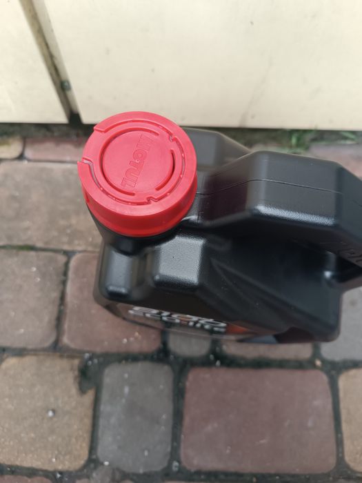 Масло мотюль 0в20 4л ,віддаю дешевше,не відкривалась.