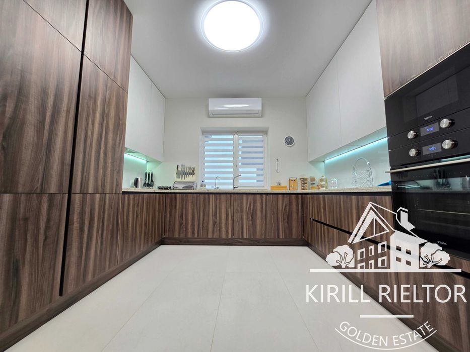 Продам дом с ремонтом и искусственным водопадом на участке S = 11 сот.