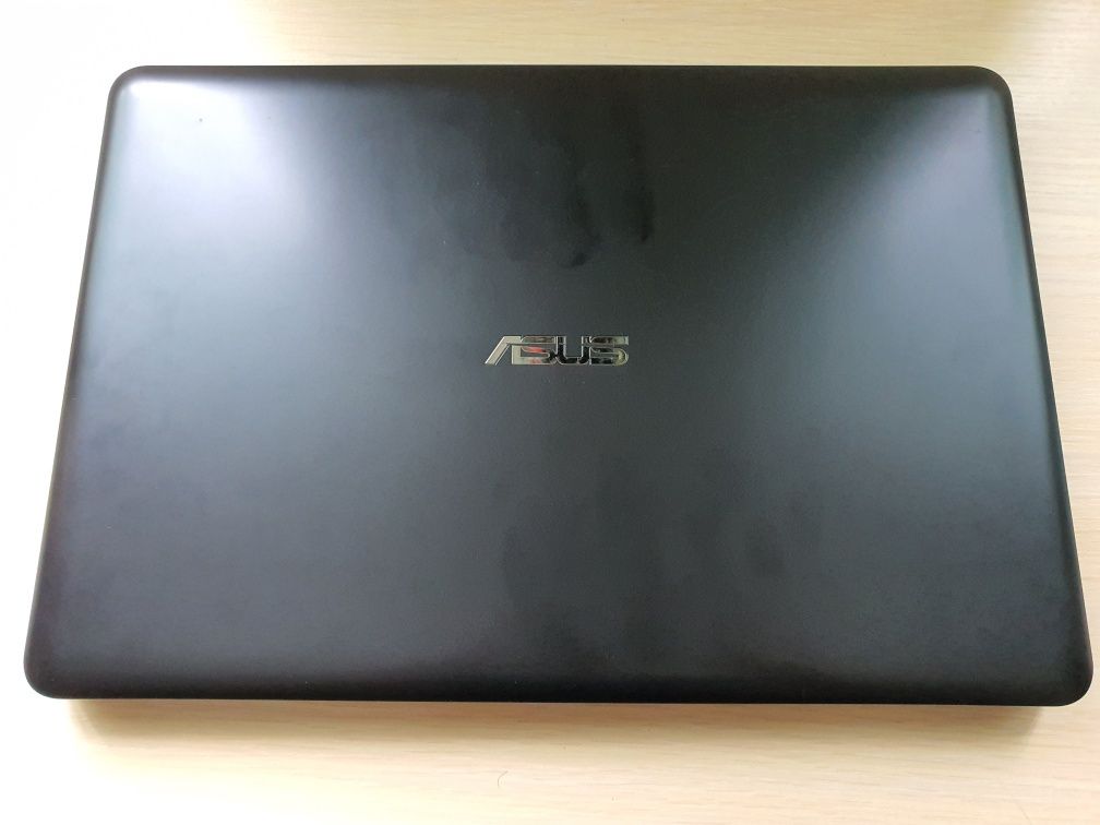 Ноутбук Asus E502m