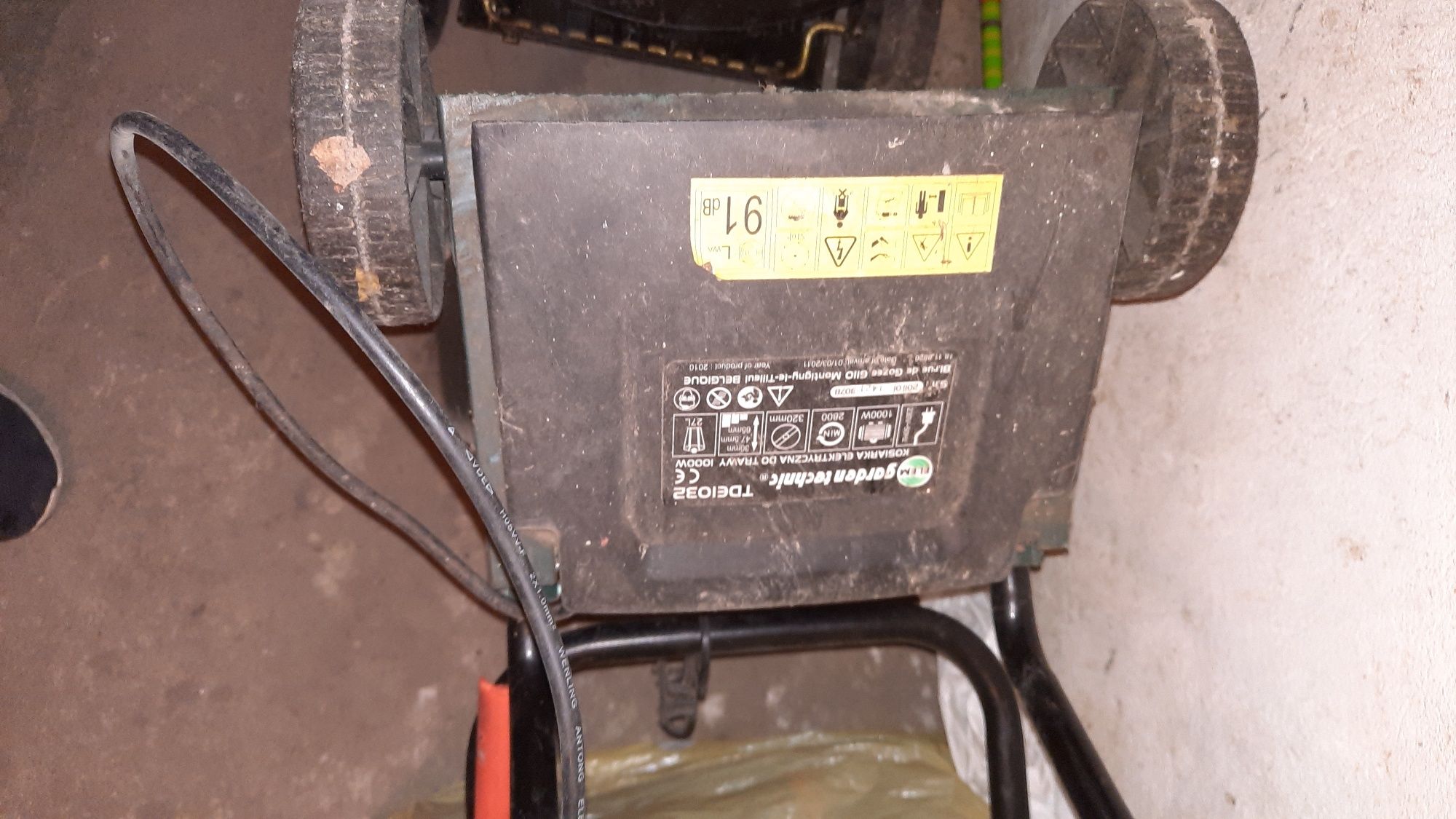 Kosiarka  elektryczna 1000watt szerokość koszenia 32cm regulacja wysok