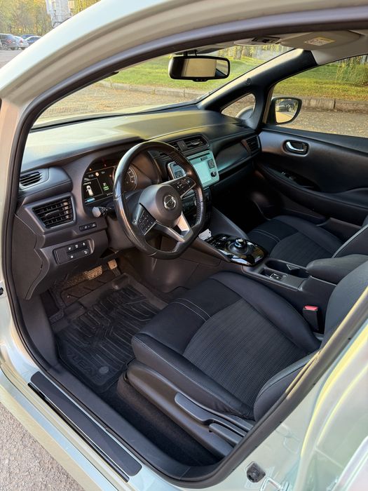 Nissan leaf 2018 р.