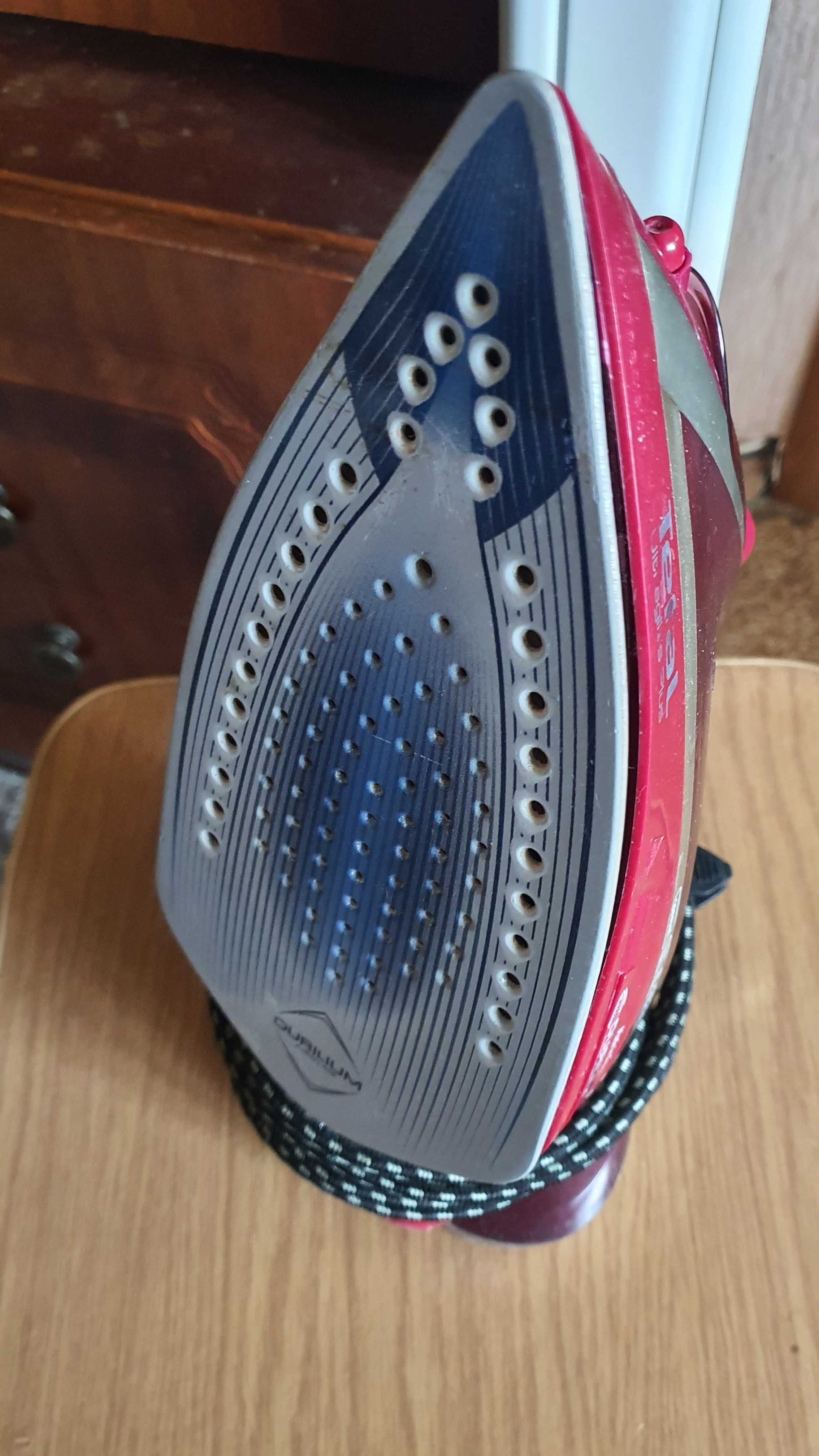 Отличный французский утюг TEFAL FV6820 в отличном состоянии недорого.