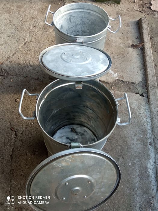 Бочки под зерно И для других целей,Бидони 40л В хорошем состояние.