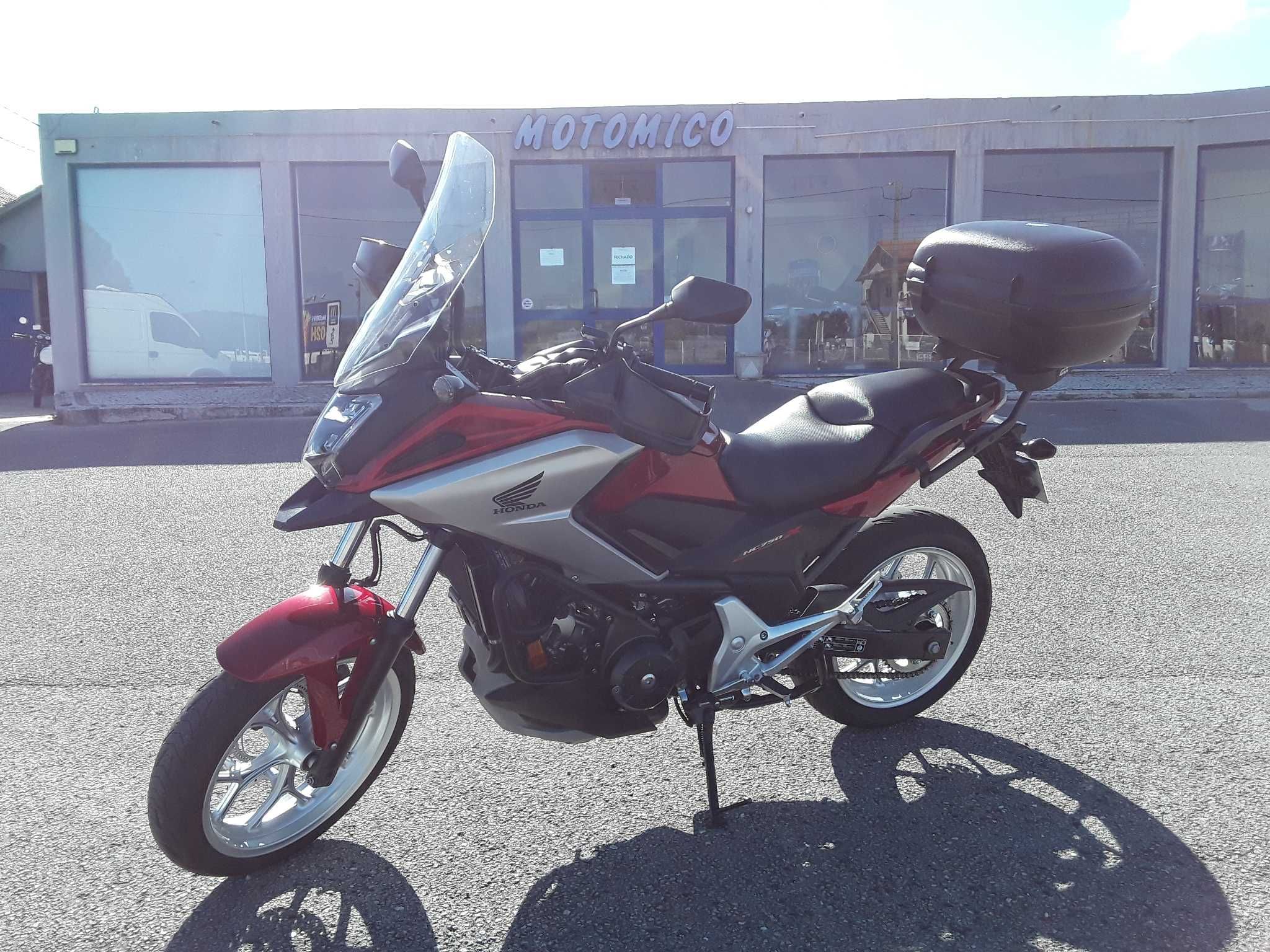 Honda NC750X só 23.000Kms