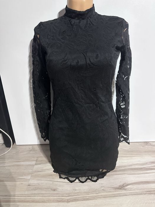 Czarna koronkowa sukienka HM r. 38