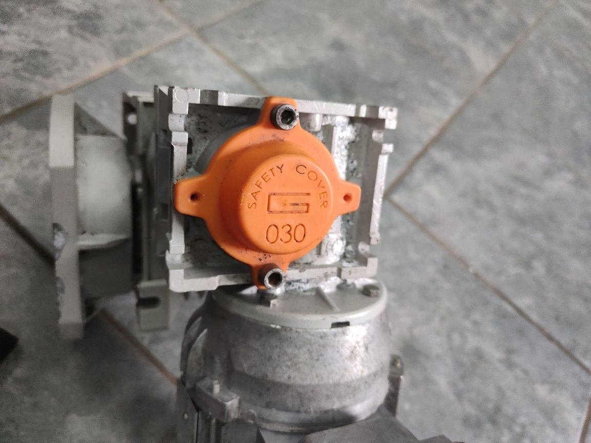 Przekładnia z silnikiem 0.18kW do pieca z podajnikiem ślimakowym