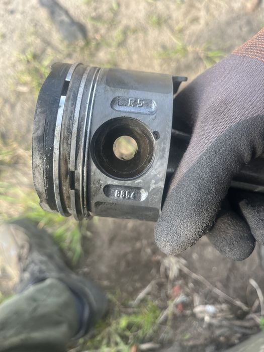 Шатун з поршнем 2.7 CDI OM612  jeep cheroke