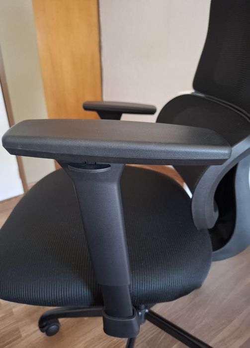 Cadeira ergonómica Kerdom 9070F – como NOVA