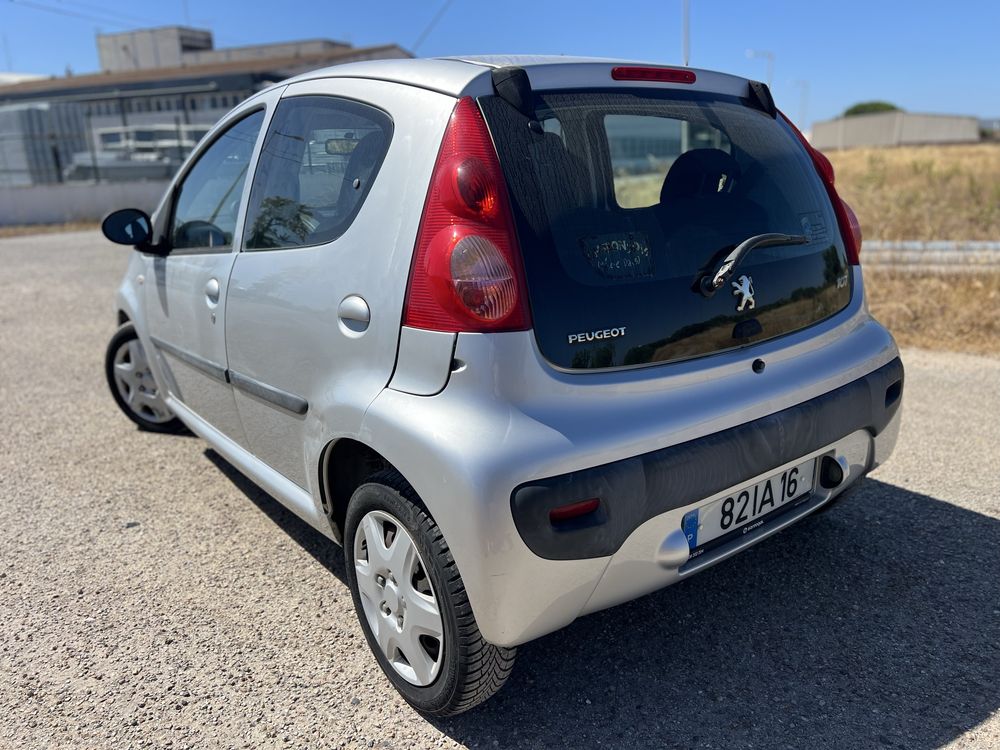 Peugeot 107 1.0 Trendy com AC de 2009, 5 portas, 4 lugares