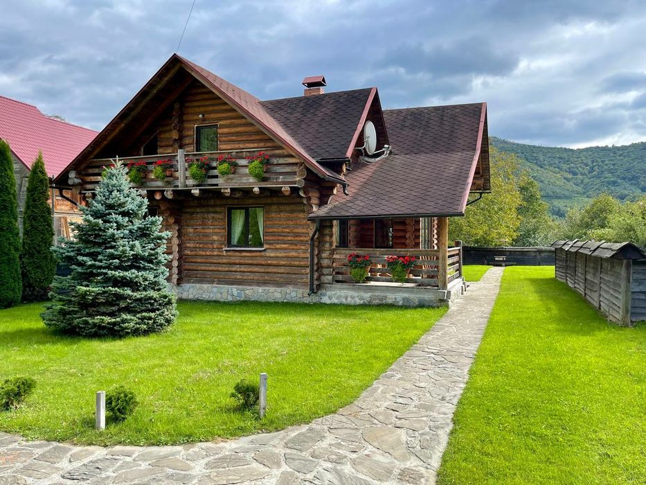 Котедж " Затишний відпочинок " в м.Яремче на 8-10 чоловік. Подобово