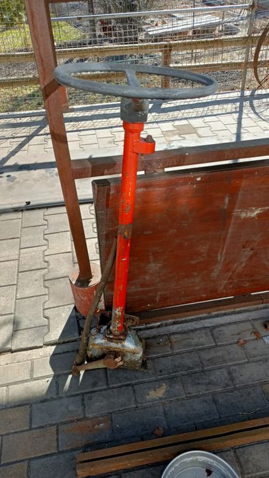 Kolumna kierownicza z wózka widłowego Suchedniów