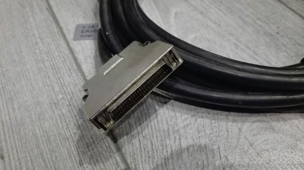 Kabel serial CISCO V35 DTE.