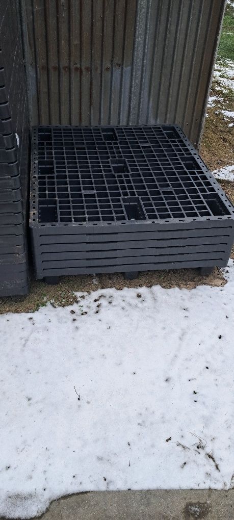 Palety plastikowe lekkie