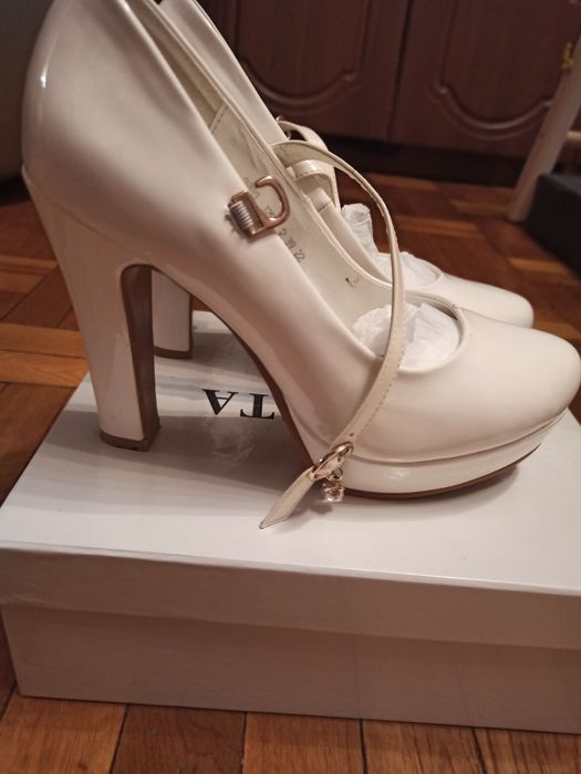 Весільне взуття, весільні туфлі