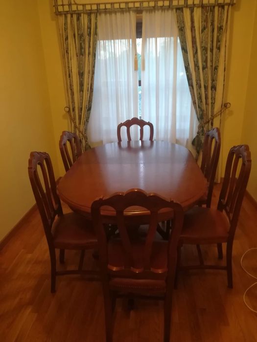Mesa com 6 cadeiras