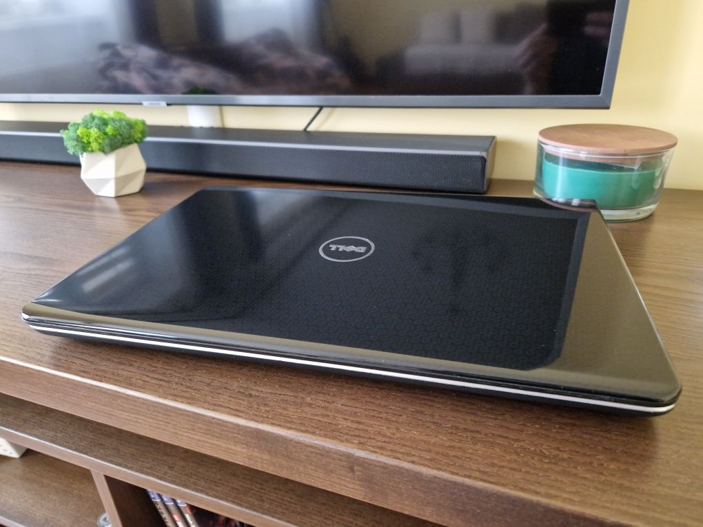 Ноутбук Dell Studio (Core i5, SSD 240 GB, Radeon)