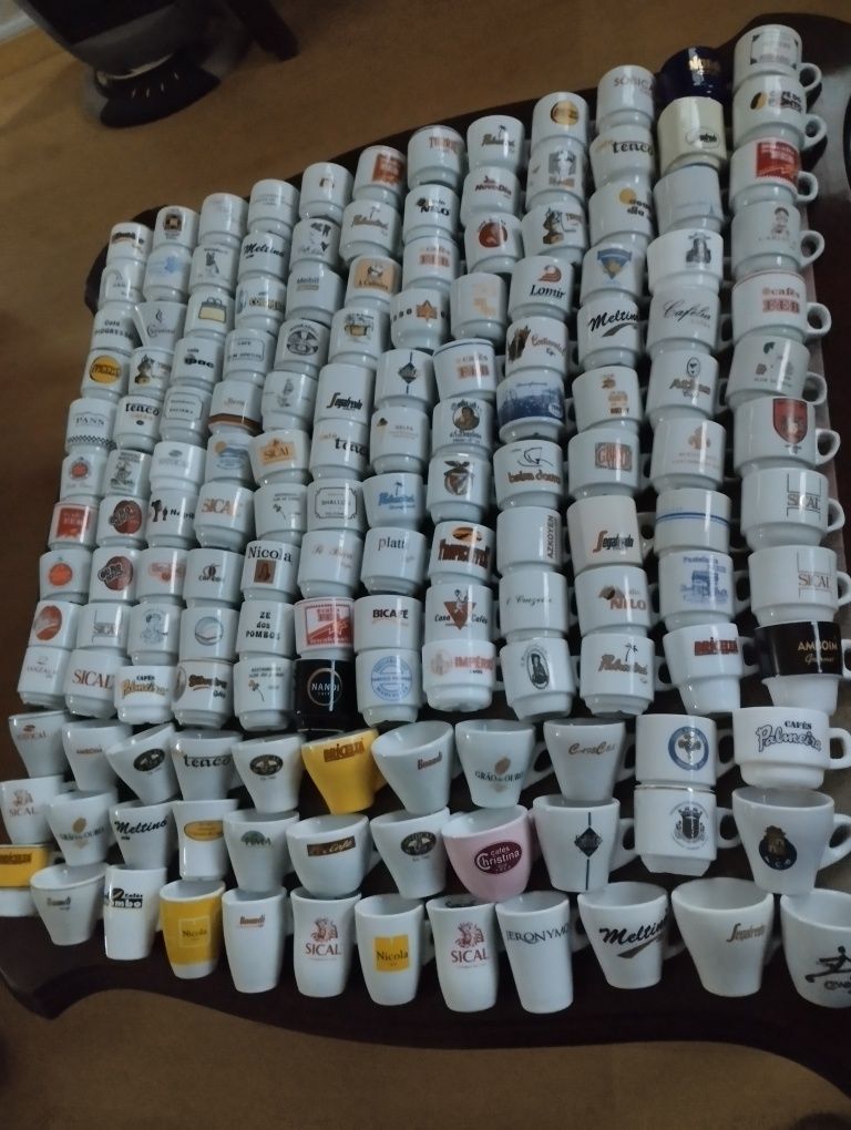 Chávenas de café para colecionadores sem pires