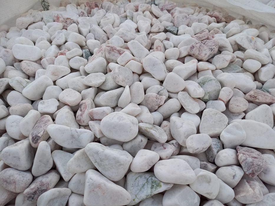 Białe polskie otoczaki janowickie kamień naturalny marmur 1T z dostawą