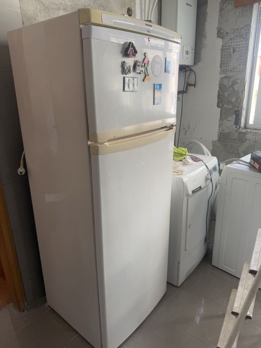 Frigorífico com arca congeladora