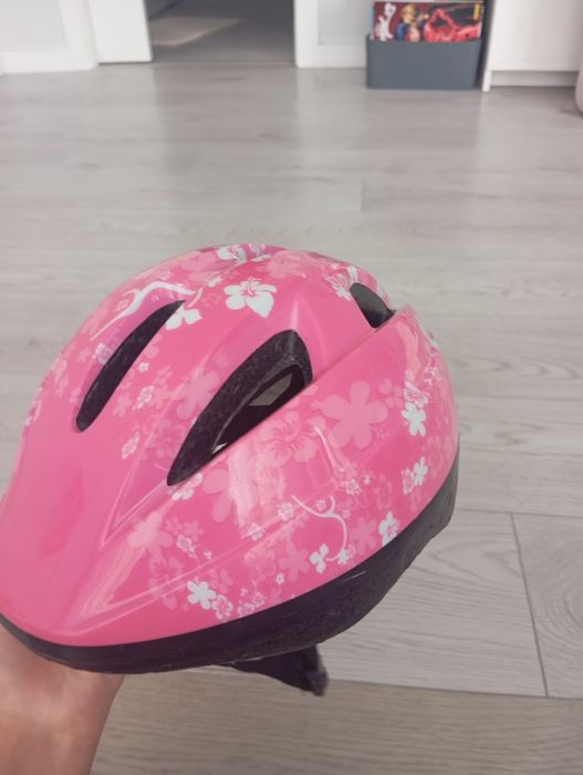 Capacete cor de rosa ideal para crianças
