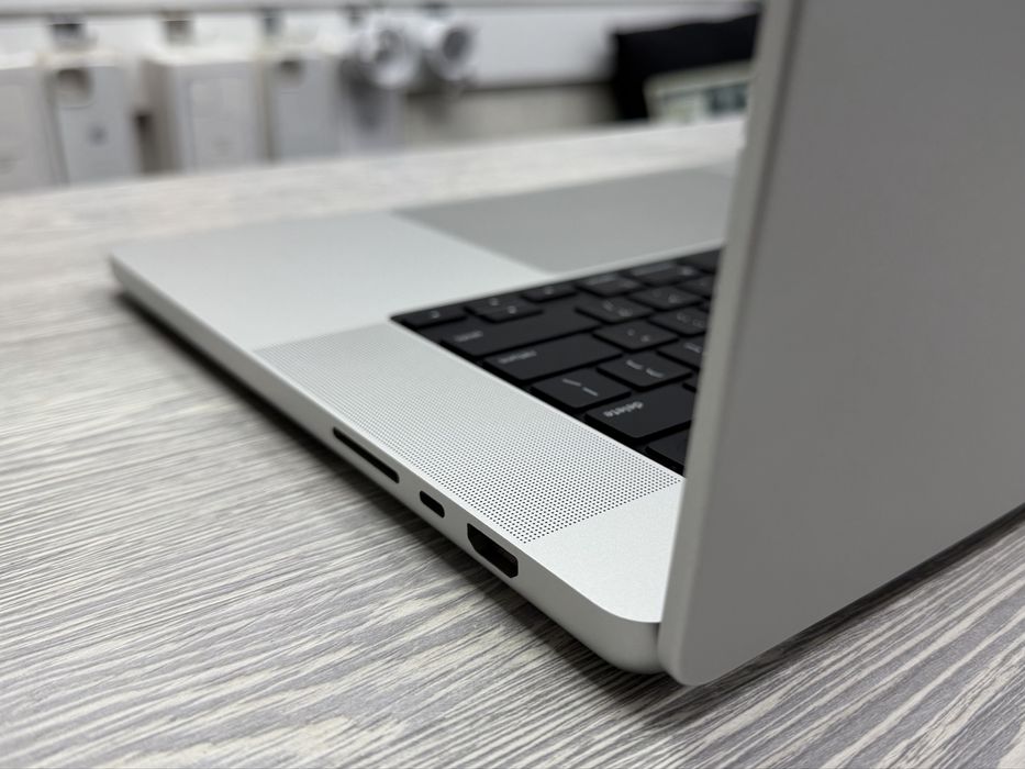 MacBook Pro 16  M1 Pro / RAM 16 / SSD 512 GB / Silver / 2021
