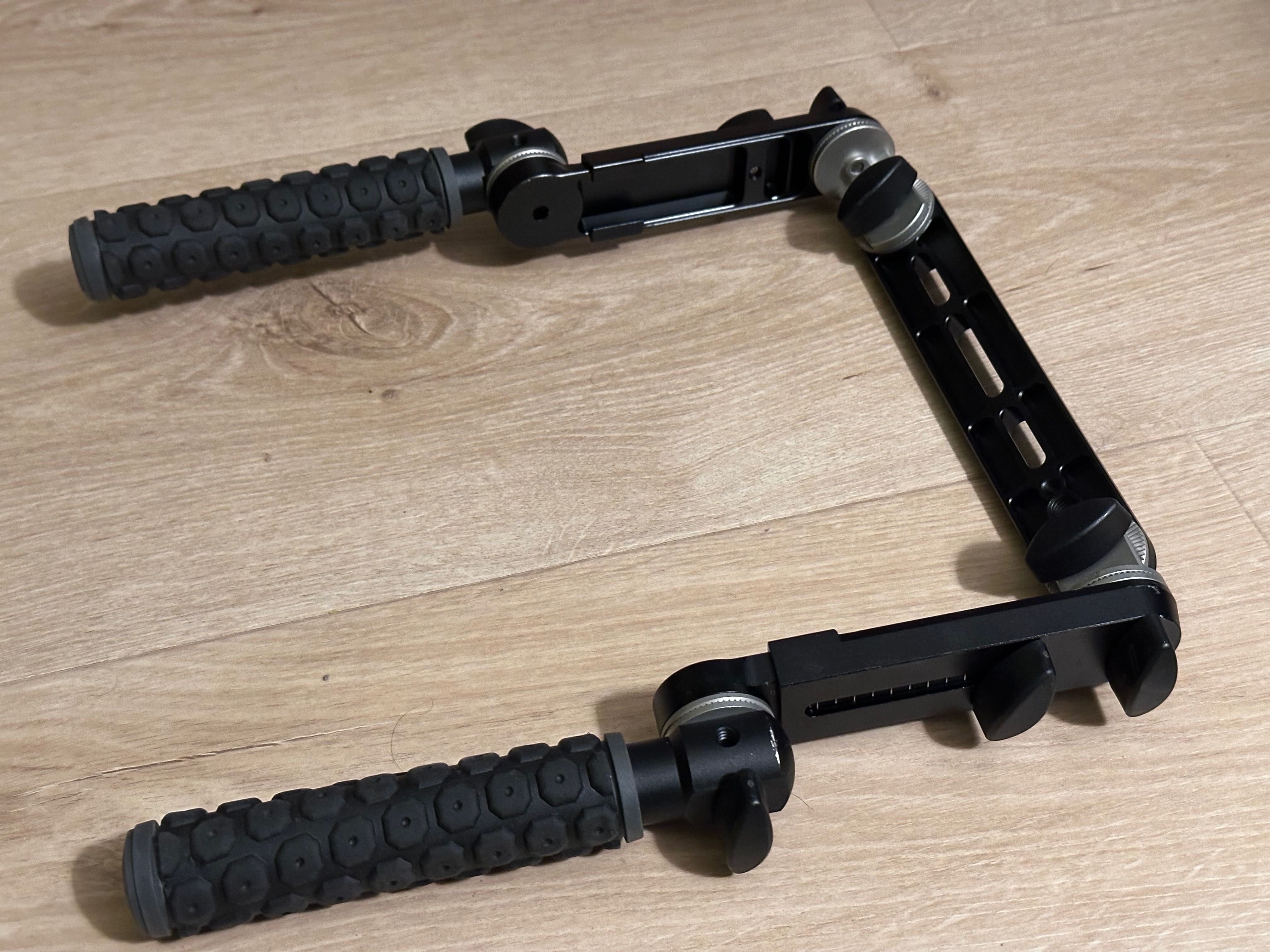 Wooden camera shoulder rig