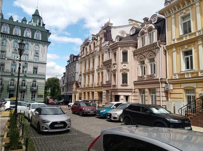 Продається окремий будинок на Воздвиженській-Поділ