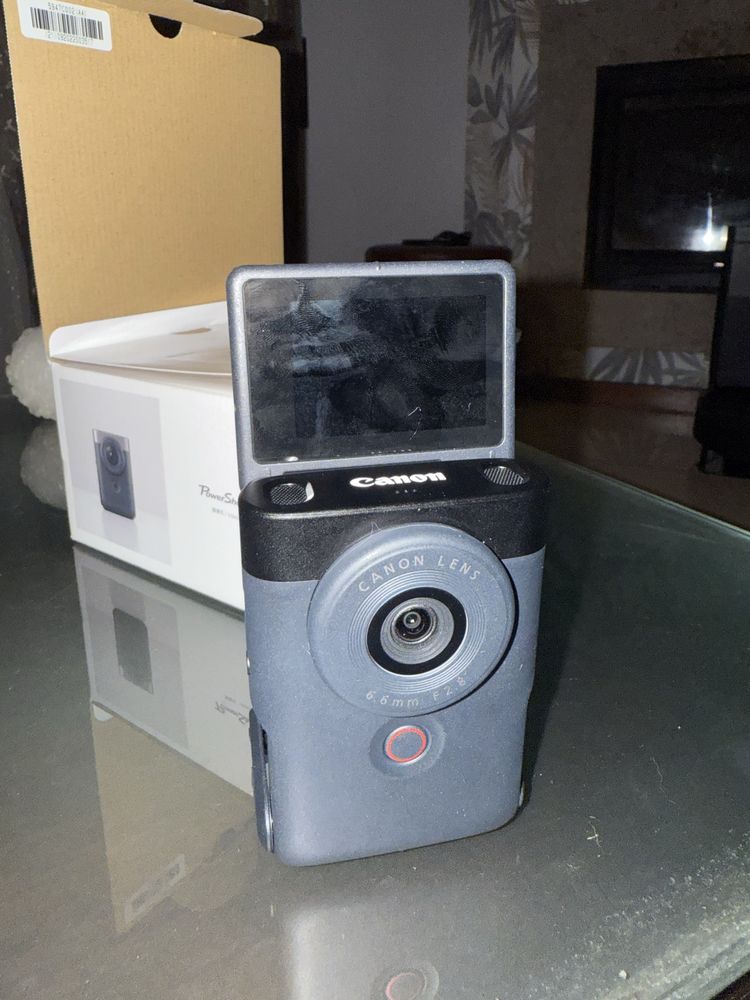 Canon Powershot V10