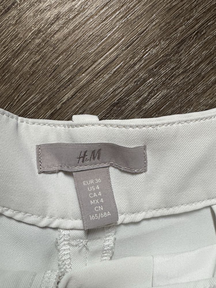 Шорти.       H&M
