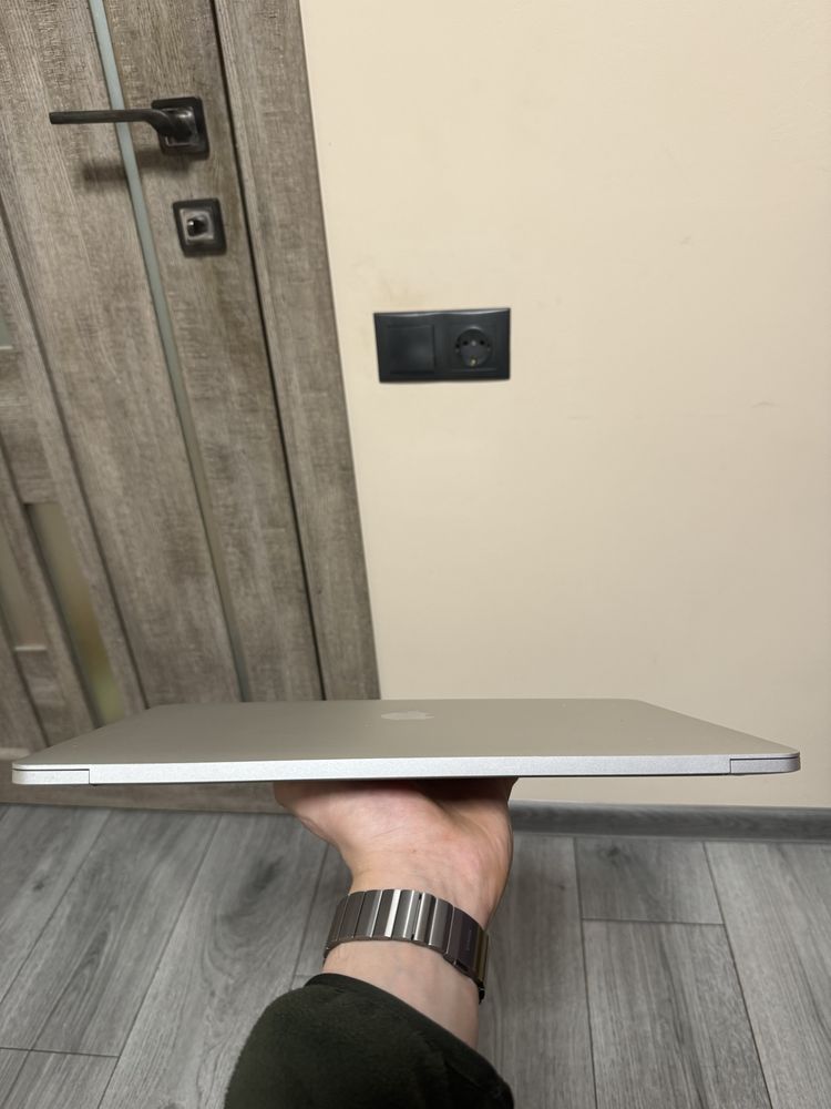 Macbook pro 15 2018 i9 32/512gb amd pro 560x 4gb