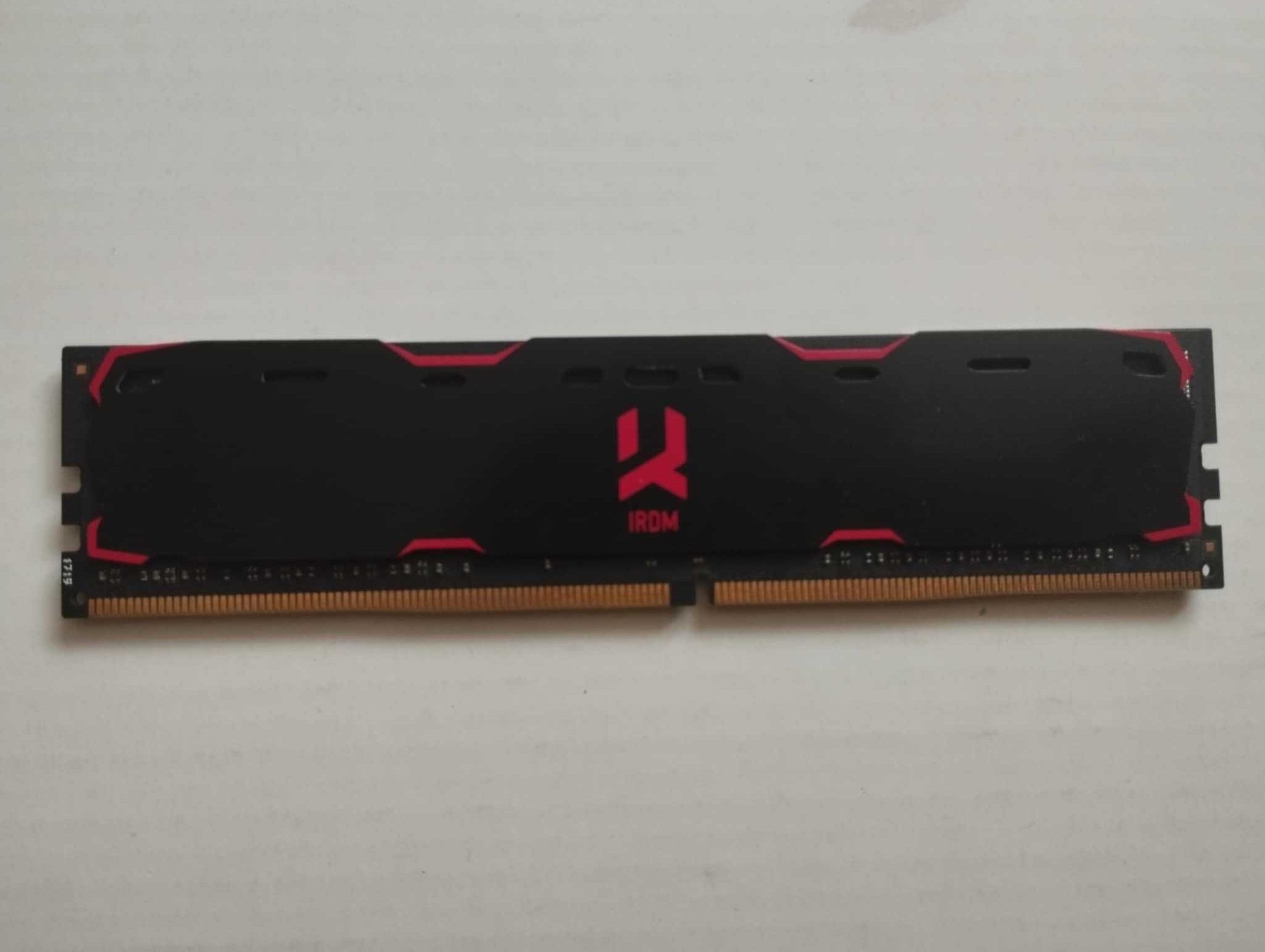 Pamięć GoodRam IRDM, DDR4, 8 GB, 2400MHz, CL15 (IR-2400D464L15S/8G )