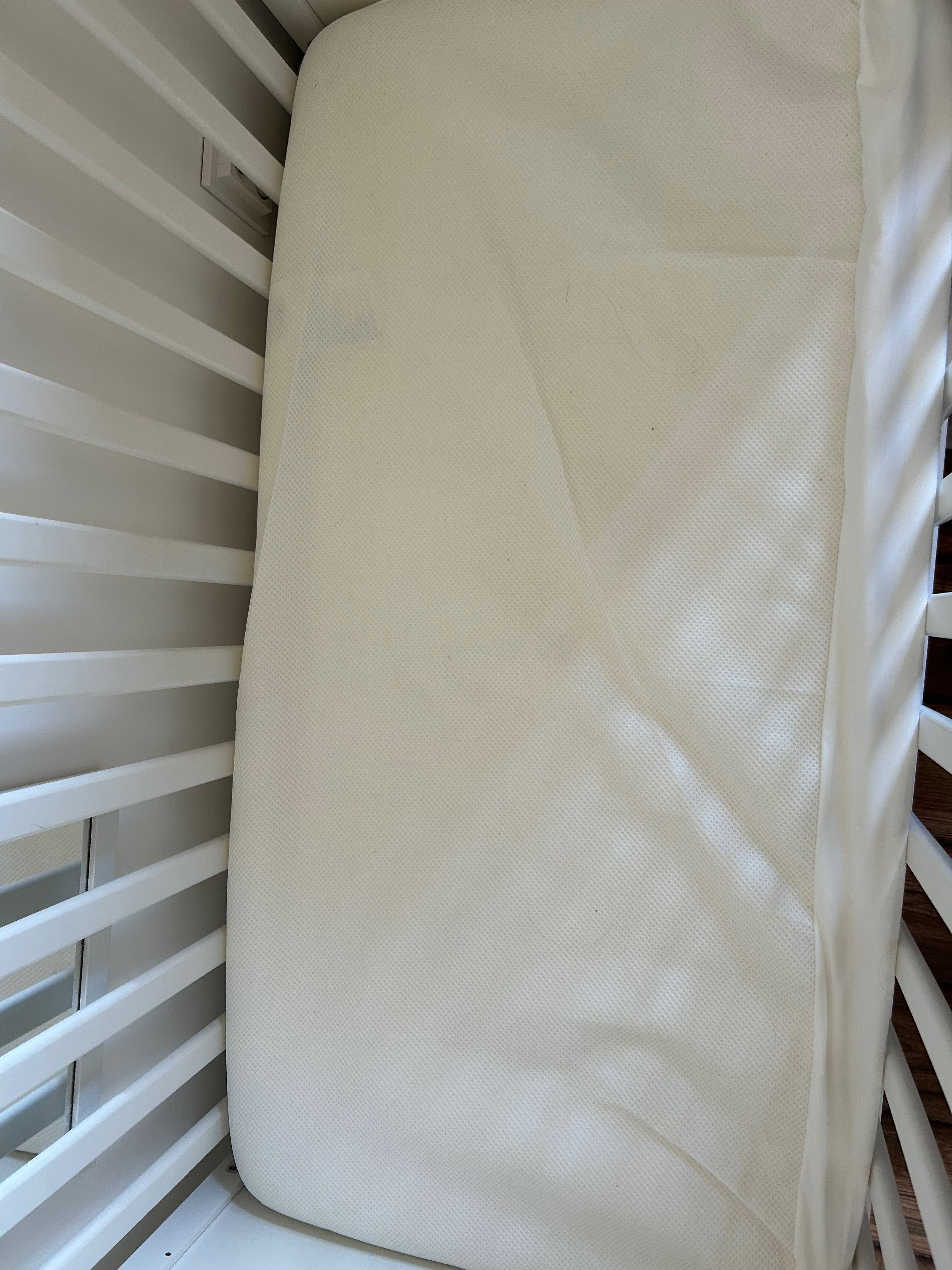 Łóżeczko ikea z nowym materacem