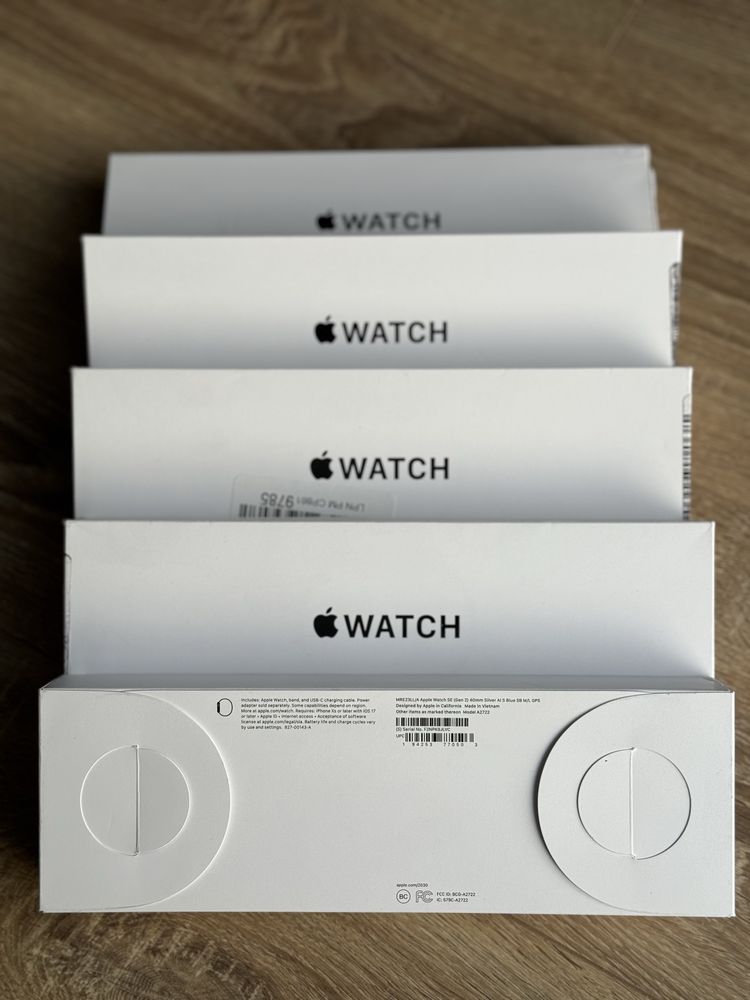 NEW 2023 Apple Watch SE 2 Gen 40 mm GPS Silver Sport Loop
