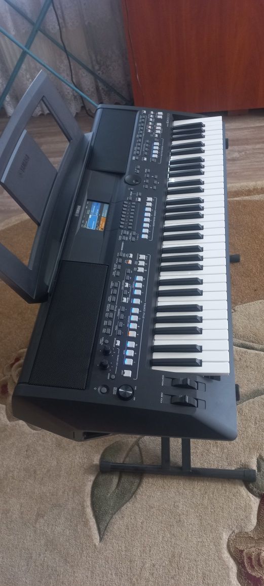 Синтезатор YAMAHA PSR-SX600.