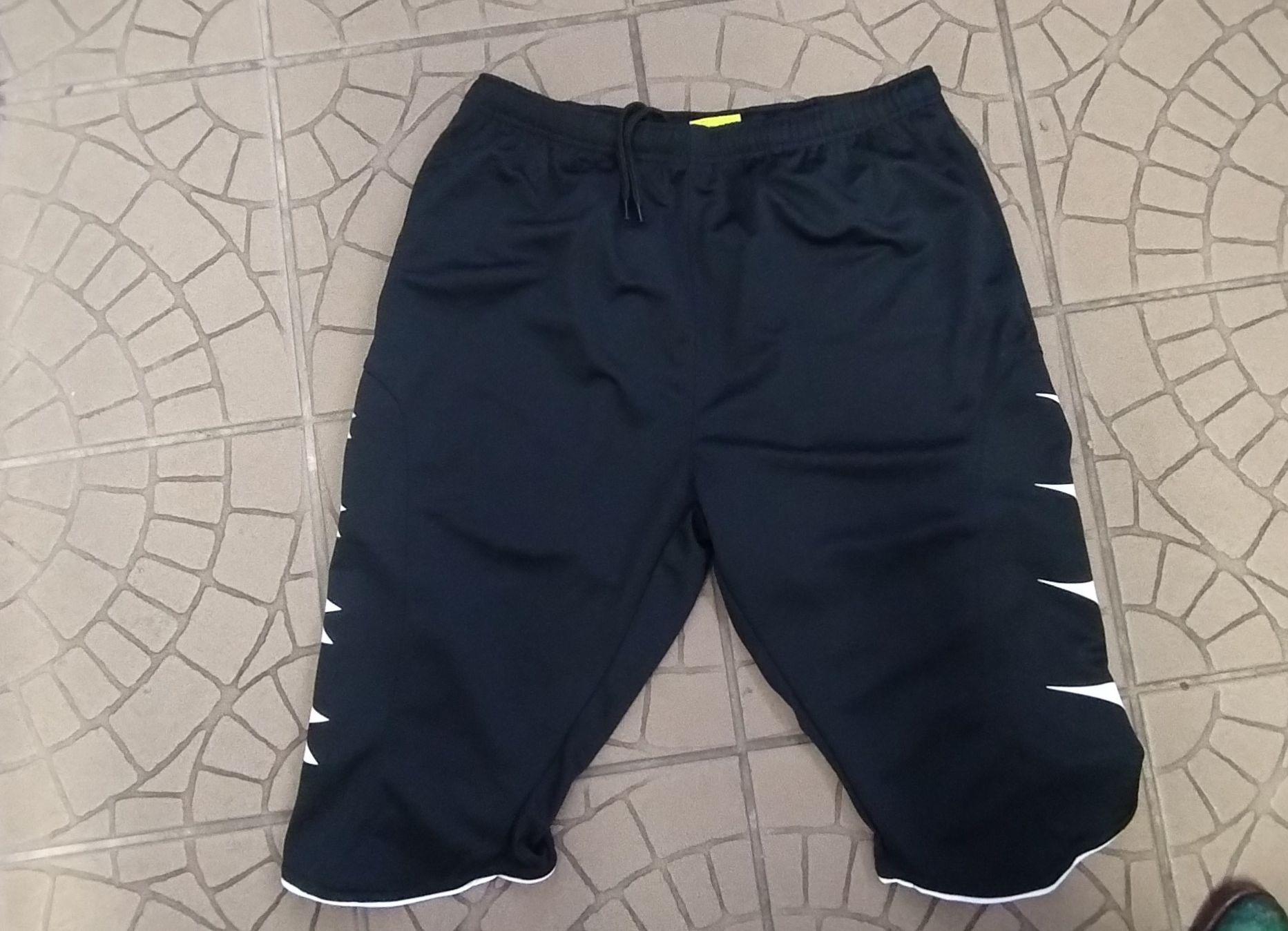 Szorty Diadora Made in Italy  διά δωρέα” (dia-dorea) oznaczaj
