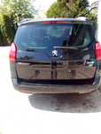 Tylny zderzak Peugeot 5008 z parktronikami kod lakieru KTVD