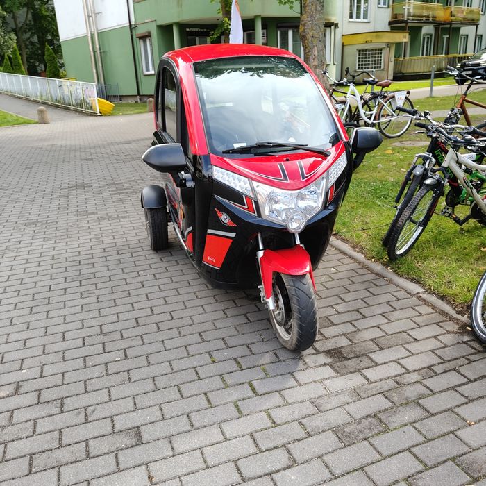 Trójkołowiec lekki zabudowany