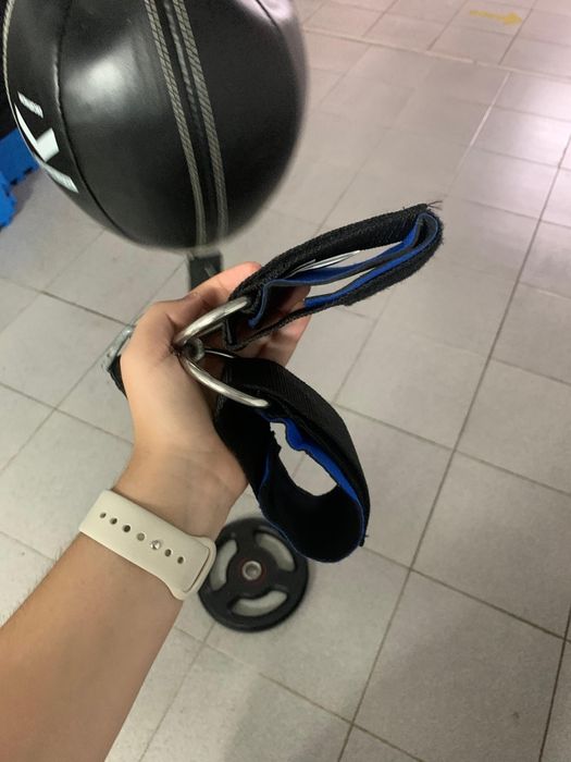 Bola de boxe com elástico duplo