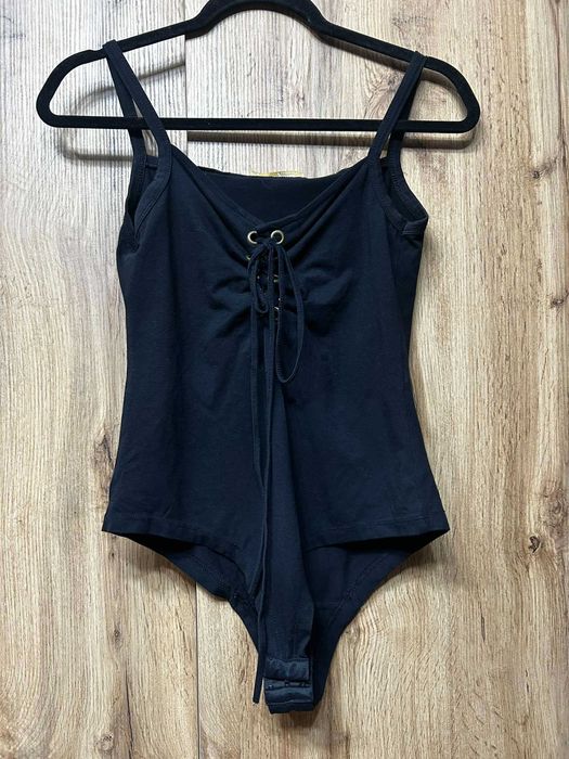 Body czarne wiązane na biuście