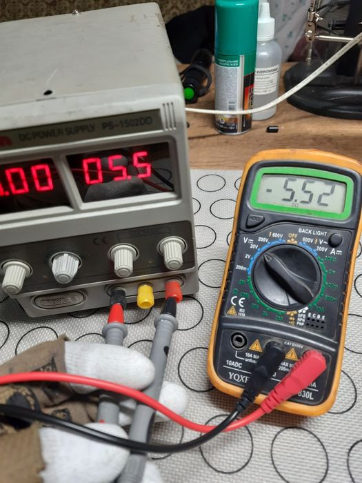 Лабораторний блок живлення