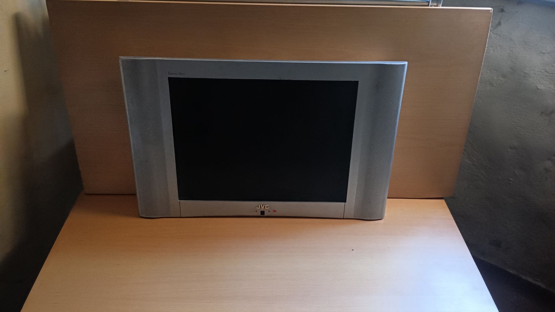 Televisão completamente