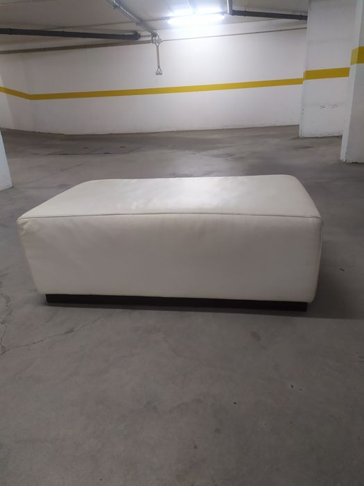 Sofá de sala com puff