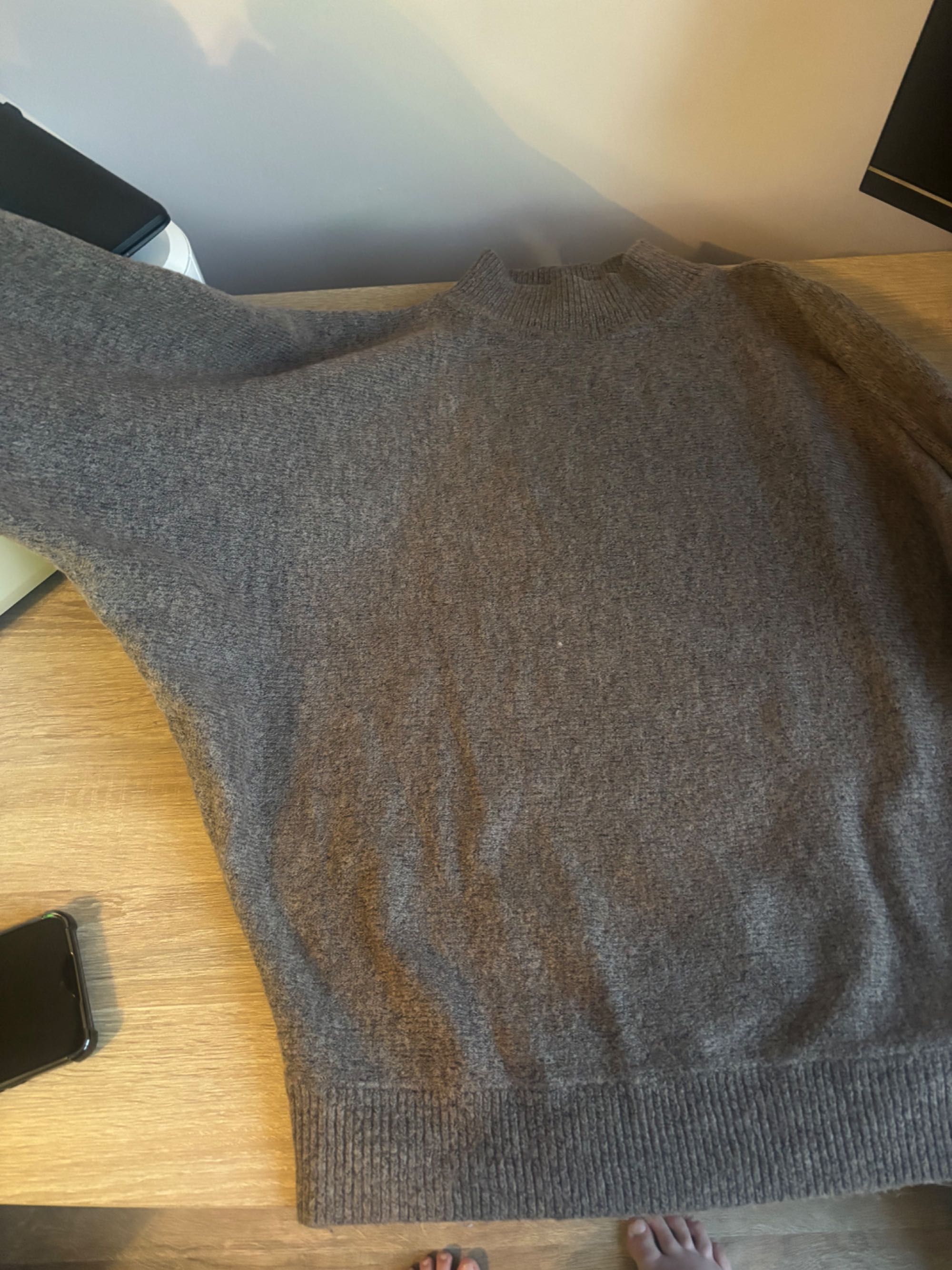 Brązowy sweter z półgolfem