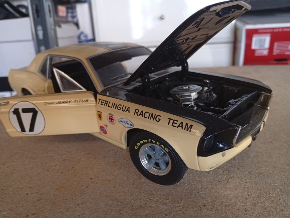Miniatura 1/18 Ford Mustang