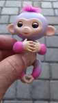 Интерактивная игрушка WowWee Fingerlings Обезьянка,  Синди фиолето-роз