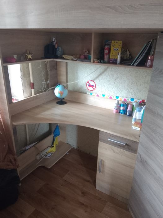 Кровать чердак с столом И шкафом
